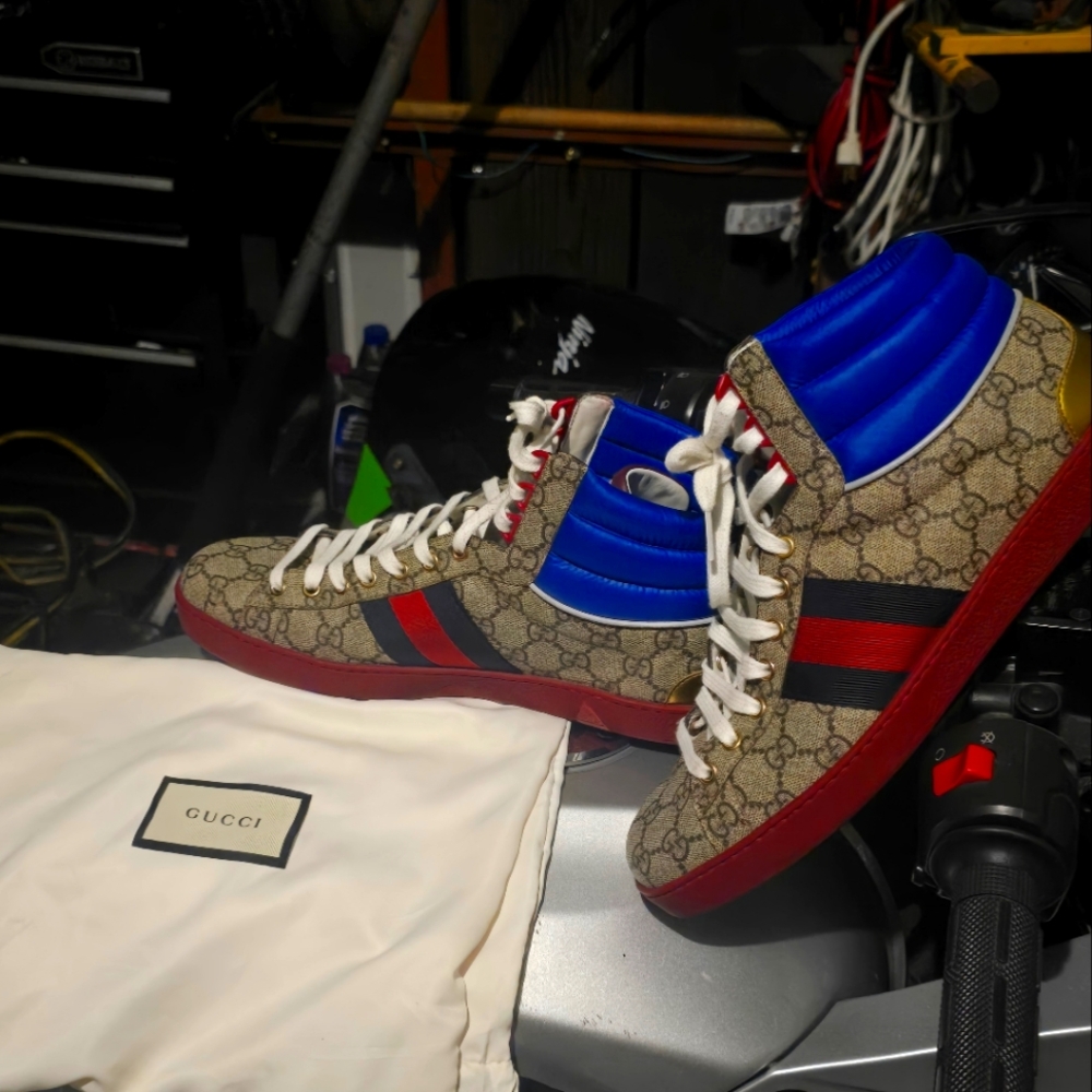 Gucci Men's Beige and Red High-Top Sneakers